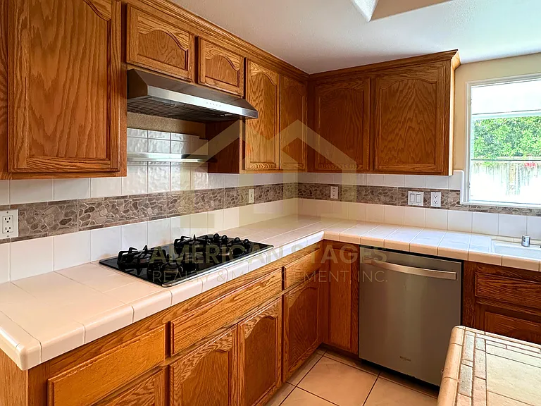 1255 Craig Dr — Photo 6