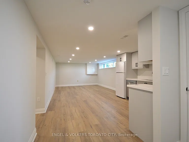 139 Queen St #BASEMENT — Photo 4