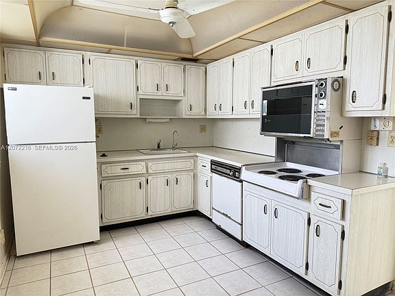 3rd image of 6903 Cypress Rd APT C26