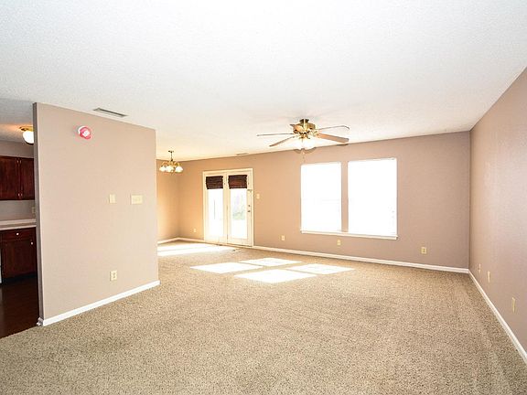 2nd image of 4537 Connaught Dr E
