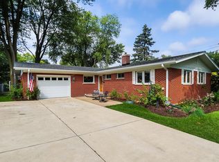 430 N Comfort Ln, Palatine, IL 60067