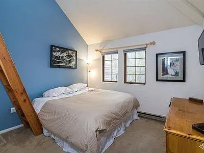 570 Homestead Dr — Photo 3