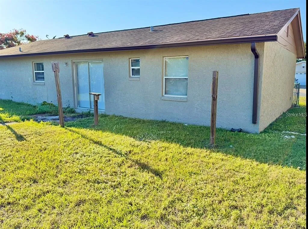 3 bed, 2.0 bath, 1090 sqft, $2,000 — Photo 3