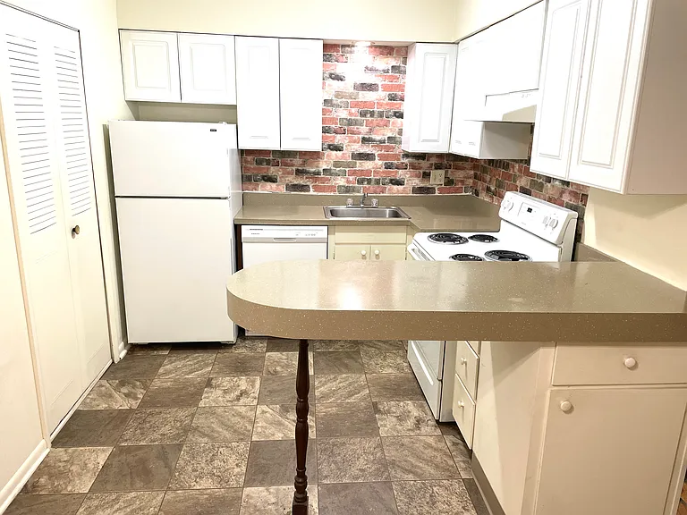 3410 Pennsylvania Ave #7 — Photo 2