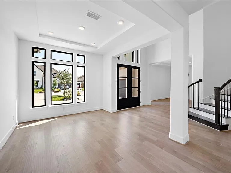 9806 Oakwood Trl — Photo 5