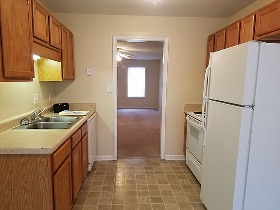 3rd image of 918 1/2 Kingsbury Dr
