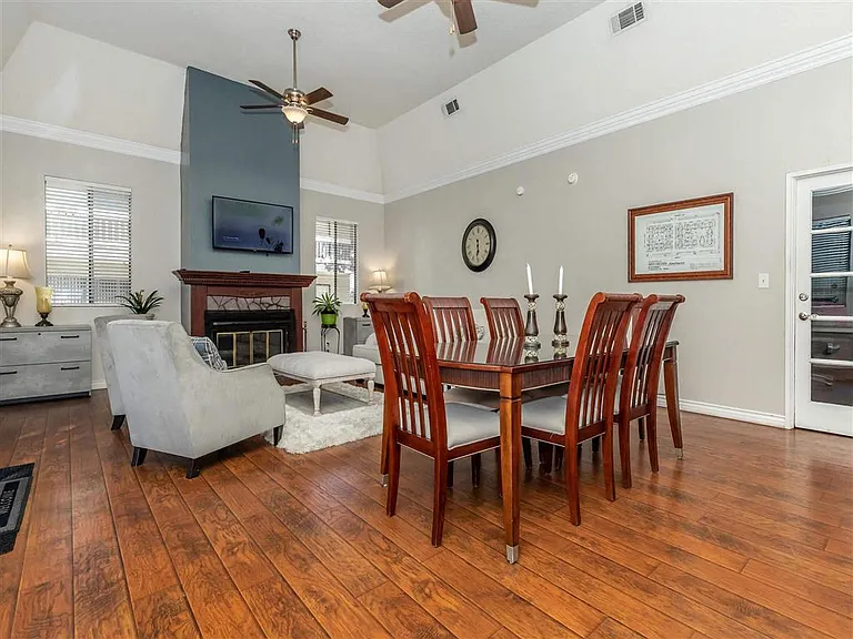 Montecito Apartments — Photo 17