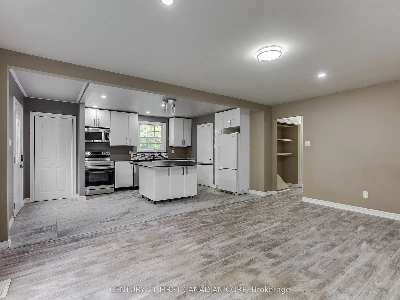 3 bed, $2,265 — Photo 2