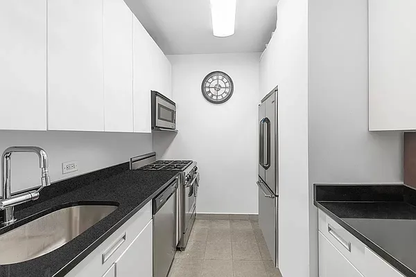 Rented by Compass | media 23