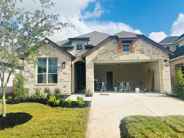 17915 Oakwood Stream Dr, Webster, TX 77598
