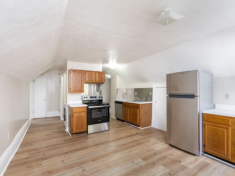 409 S Linden Ave #B — Photo 4