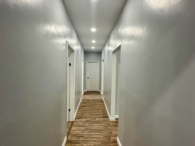 913 Royal Ave — Photo 1