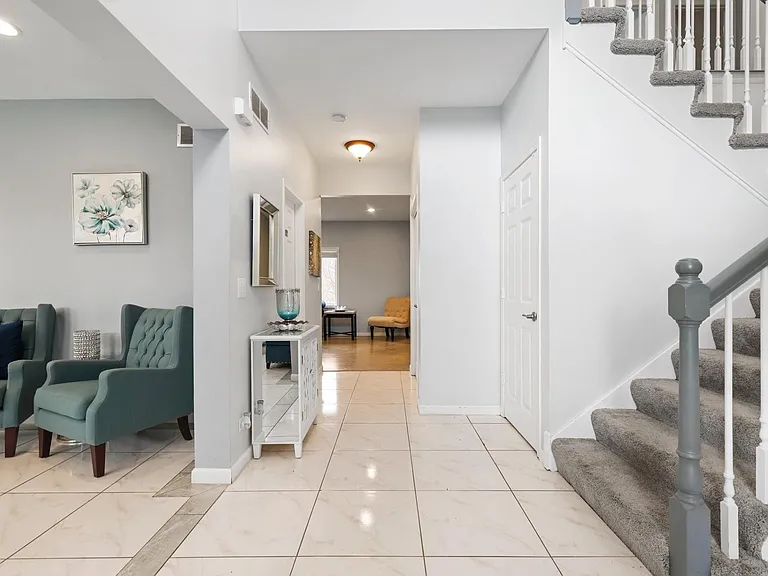 520 N Veterans Pkwy — Photo 4