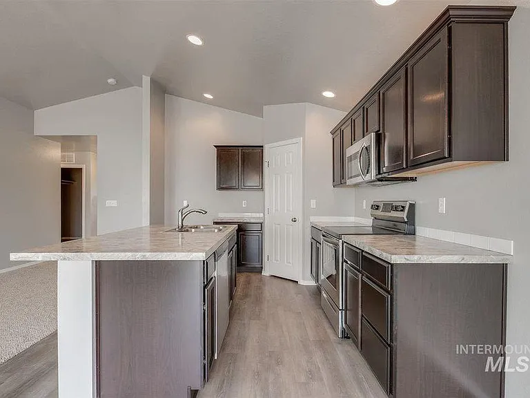 6761 S Birch Creek Ave — Photo 4