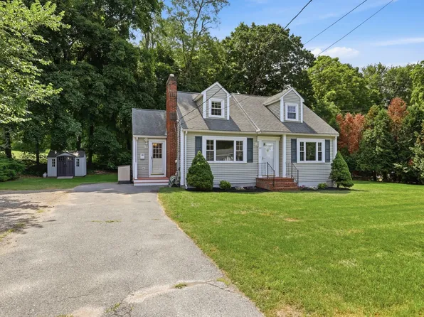 82 Central St, Andover, MA 01810