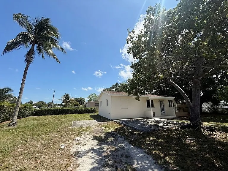 1740 NW 126th St — Photo 3