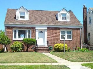 197 Cedar St, Valley Stream, NY 11580