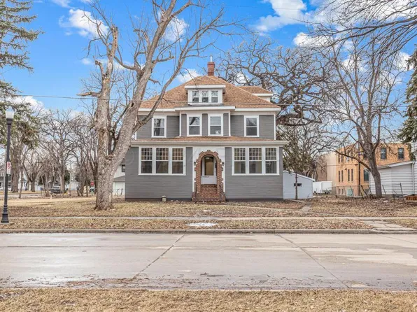 1019 9th St S, Fargo, ND 58103