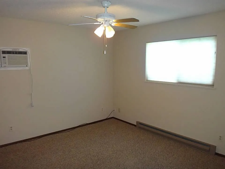 Building Photo - 321 NE Damson Ave #B