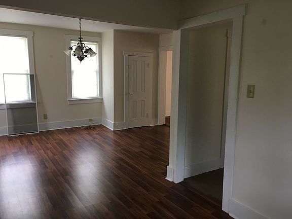 dining room (right side)