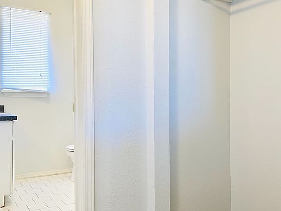 4th image of 843 East Dr APT 3