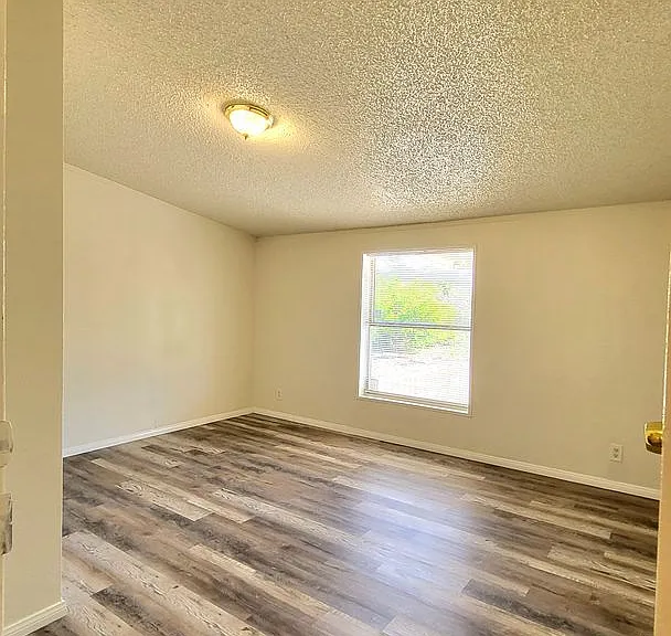 6720 Conestoga Pkwy — Photo 27