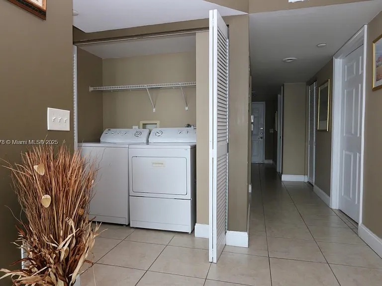 17800 N Bay Rd #404 — Photo 10
