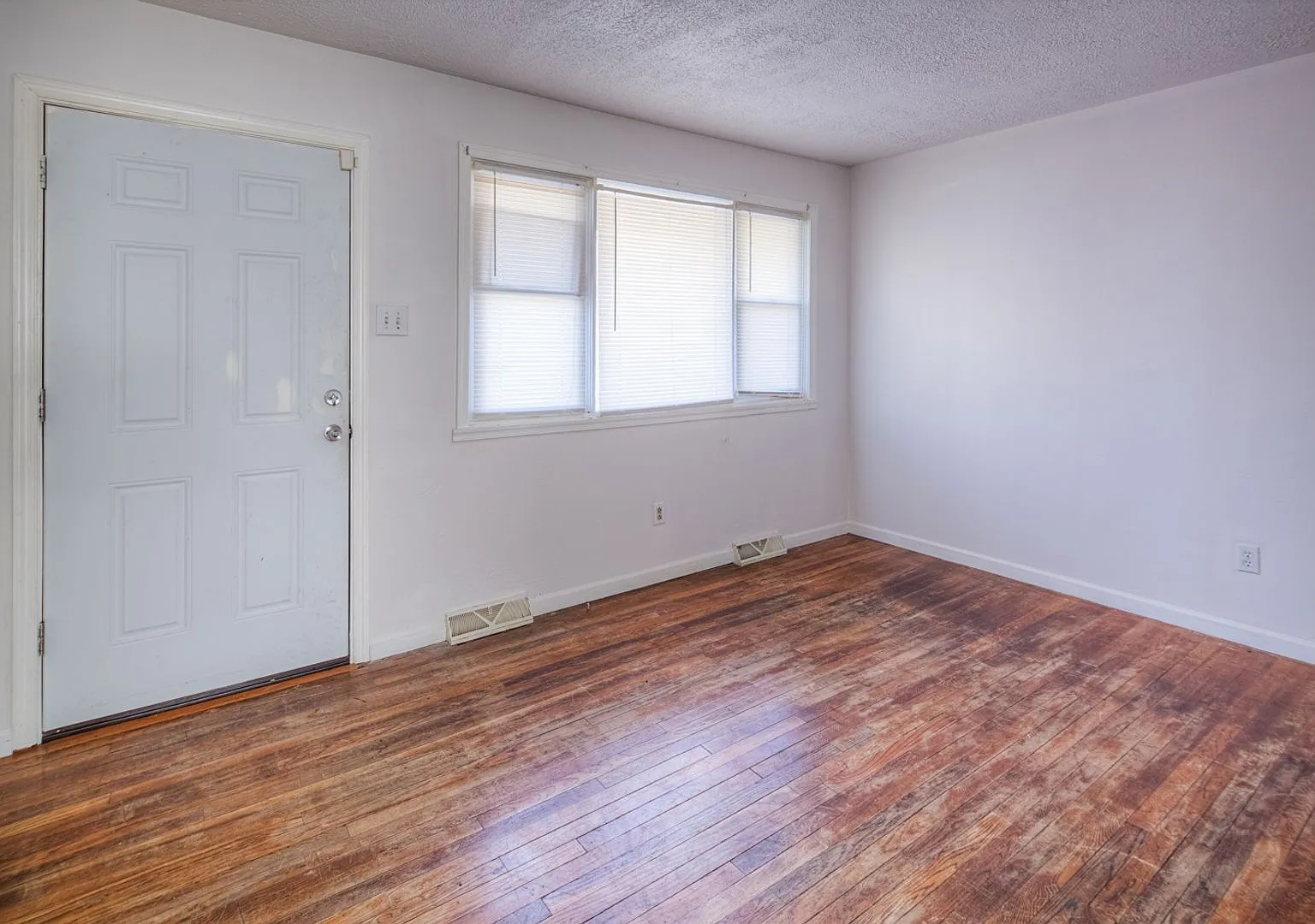 Split Level Near DE/MD line- Showing Friday 8/28 5:30pm-5:45pm and Sunday 8/30 9am-9:15am — Photo 2
