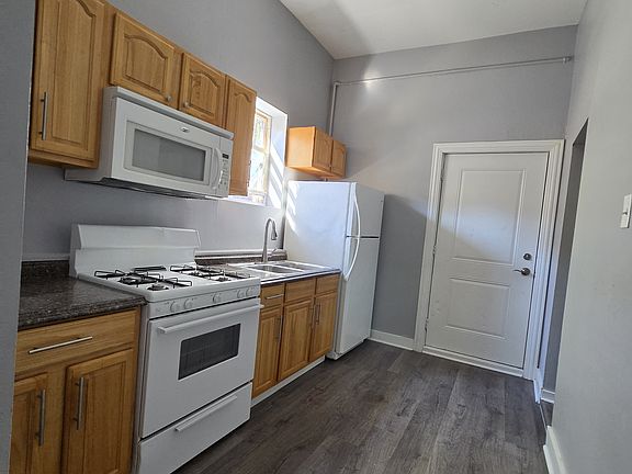 3rd image of 1162 W 19th St #1