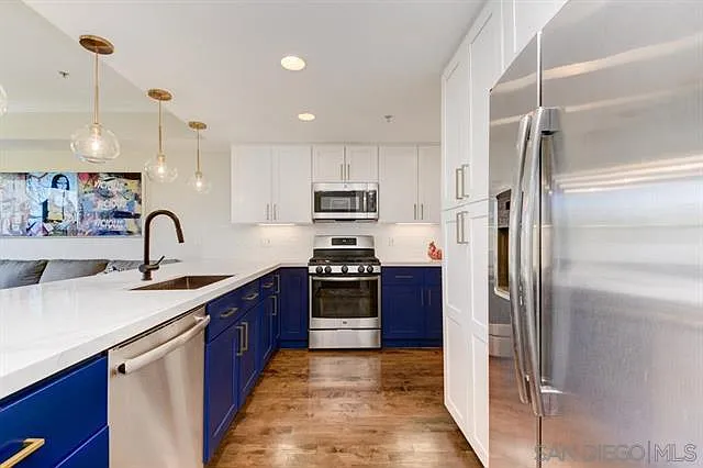 2 bed, 2.5 bath, 1270 sqft, $4,600 — Photo 3