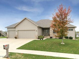 658 S Pointe Ct SW, Rochester, MN 55902