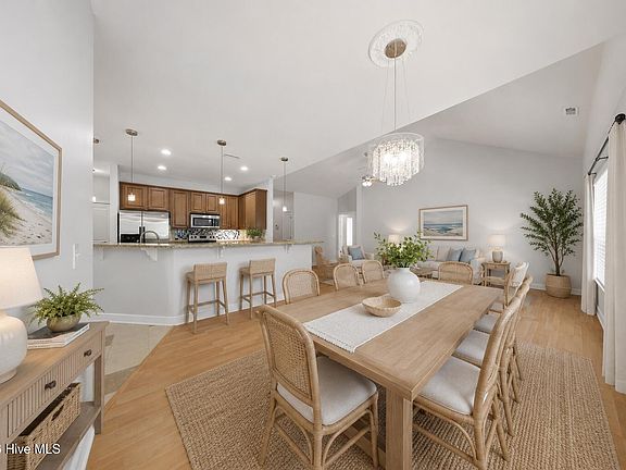 5th image of 8775 Lanvale Oaks Drive NE