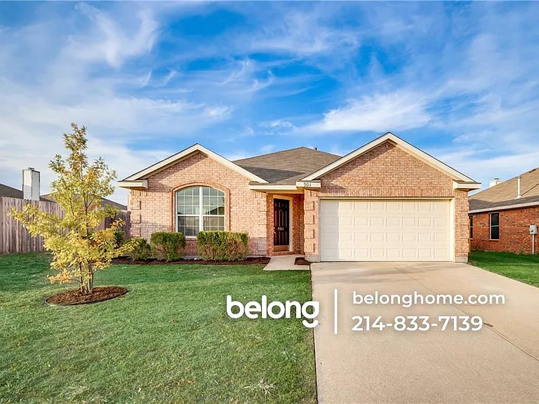 901 Plumeria Dr — Photo 1