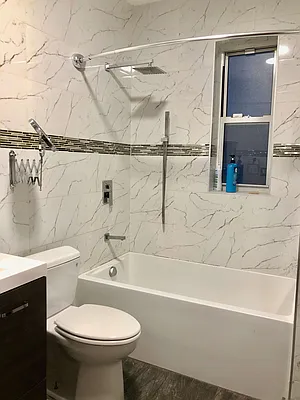 Rented by Halvatzis Realty | media 20