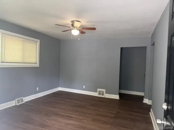 4402 Crissman St, Flint, MI 48505