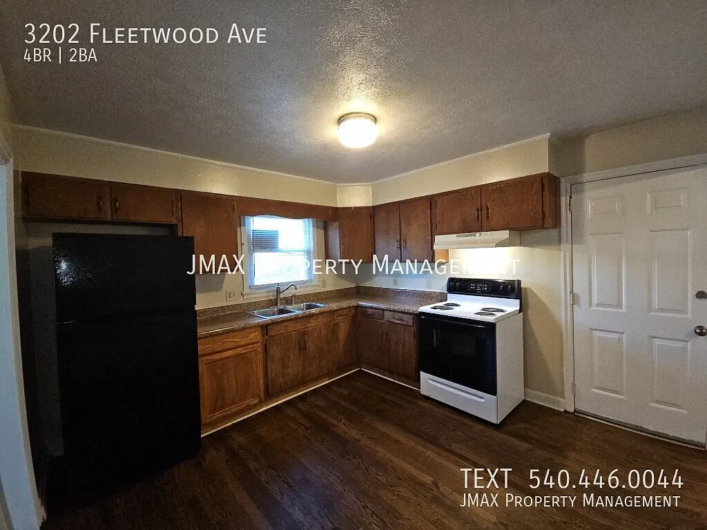 Delightful Brick Ranch in Southwest Roanoke County! — Photo 3
