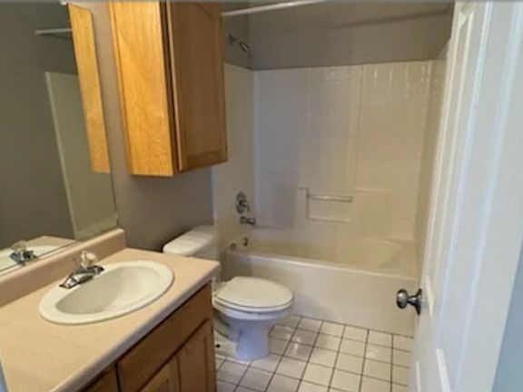 4th image of 1080 E Owens St #5