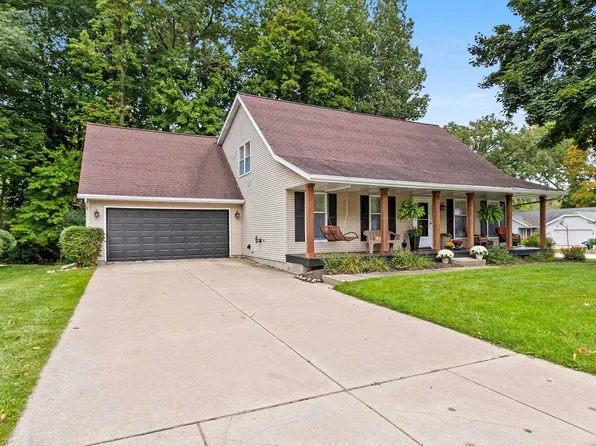 1973 Knotty Pine Dr, Green Bay, WI 54304