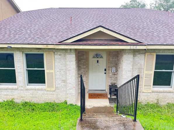 604 Meadow Arbor Ln, Universal City, TX 78148