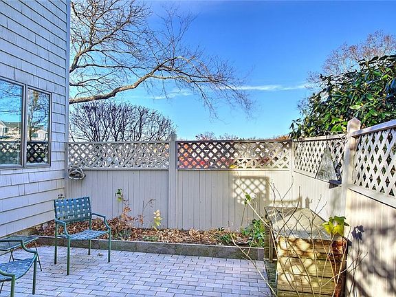 4th image of 273 N Farm Dr
