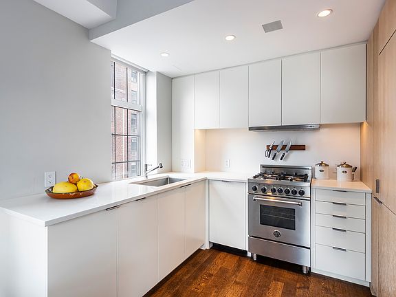 4th image of 465 W 23rd St APT 12B