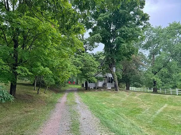 36 Hampton Corner Rd, Ringoes, NJ 08551