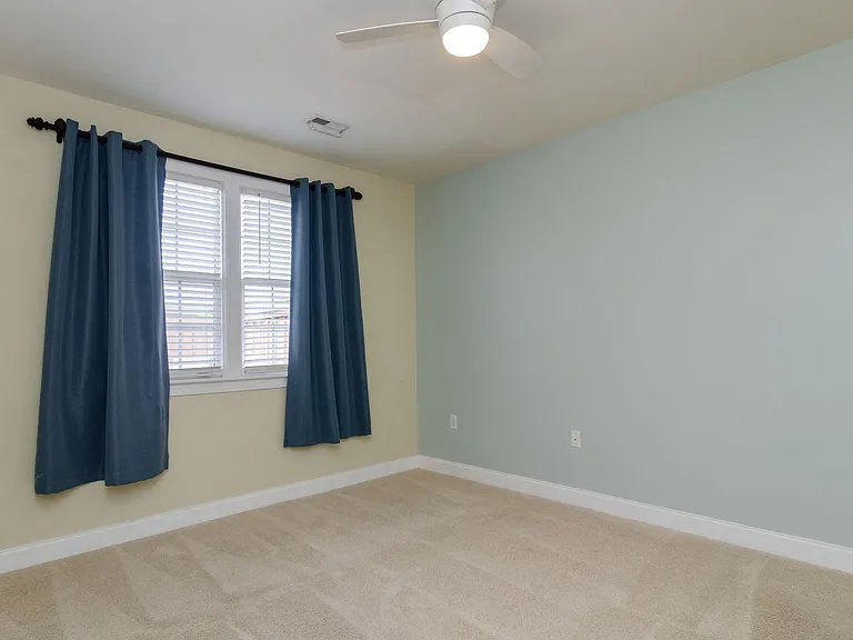 204 Hilliard Ct — Photo 14