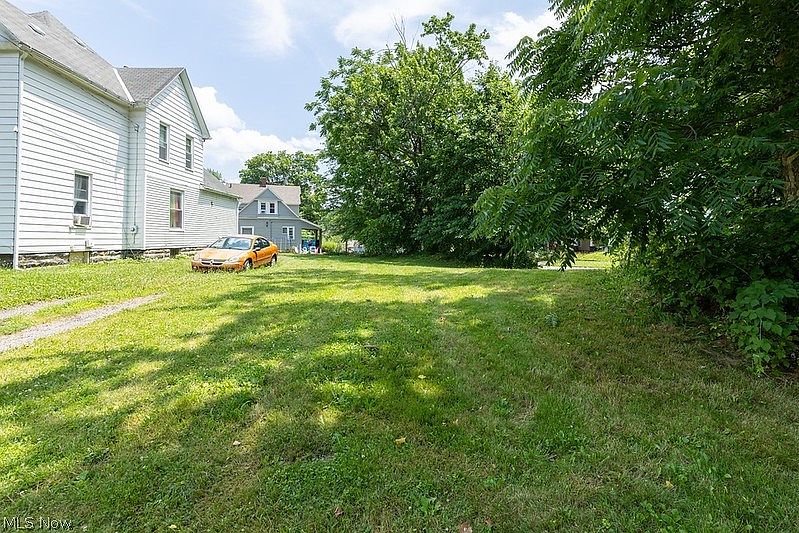 1st image of 443 Spicer St