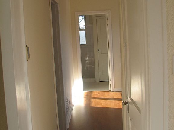 hall from dining room to kitchen