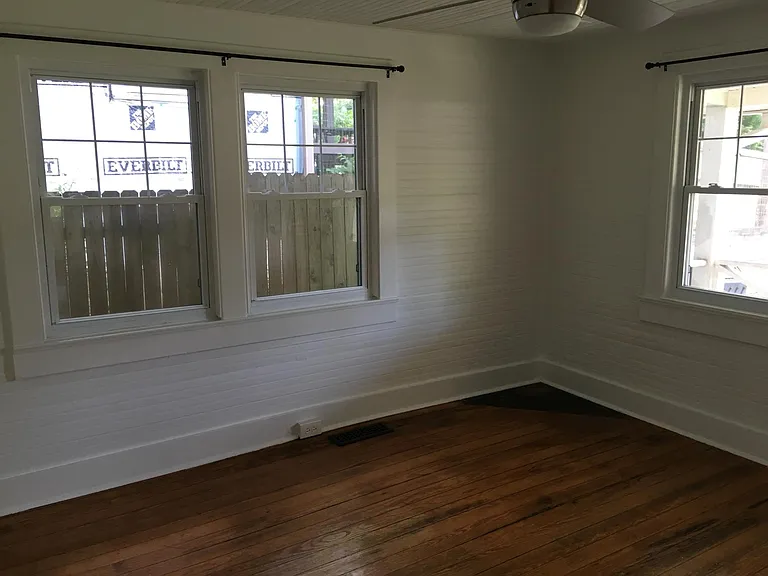 207 Logan Ave — Photo 4