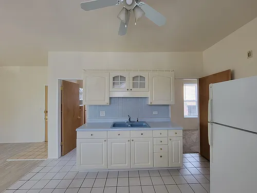 1225 W Grand Ave Photo 1