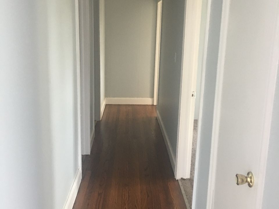 Hallway to 3 bedrooms 