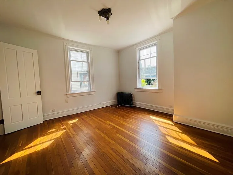 330 Van Duzer St #2 — Photo 8