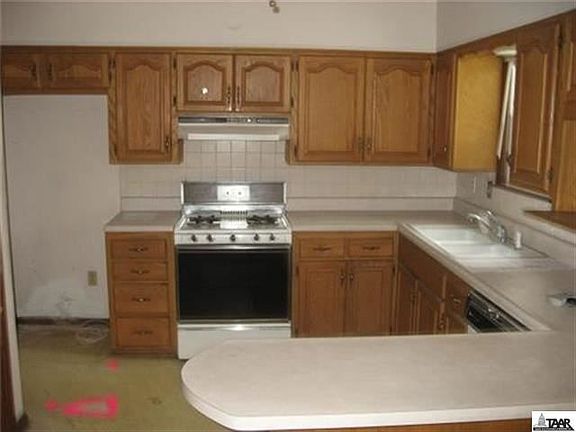 3rd image of 7717 Corona Ave